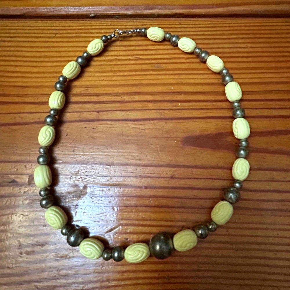 Vintage Carved Cream Swirl Resin & Silver Tone Beaded Necklace 16 Inch Boho